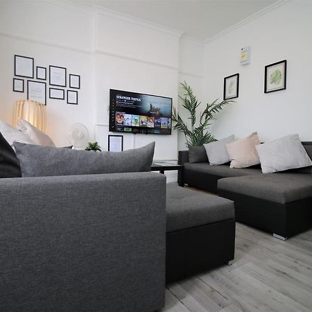קארדיף Free Local Parking - Fast Wifi - Sleeps 10 Guests By Property Promise מראה חיצוני תמונה