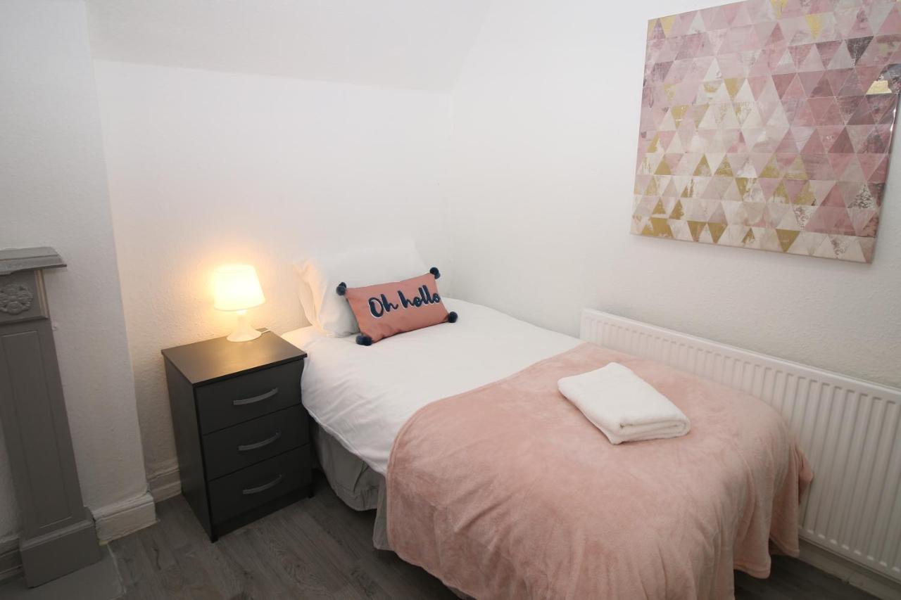 קארדיף Free Local Parking - Fast Wifi - Sleeps 10 Guests By Property Promise מראה חיצוני תמונה