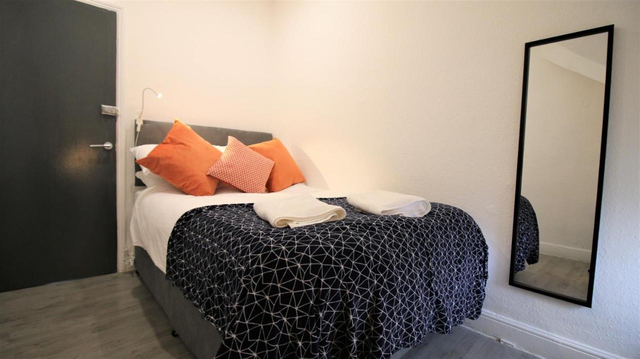 קארדיף Free Local Parking - Fast Wifi - Sleeps 10 Guests By Property Promise מראה חיצוני תמונה