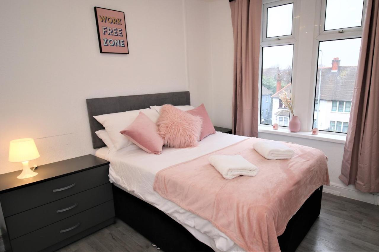 קארדיף Free Local Parking - Fast Wifi - Sleeps 10 Guests By Property Promise מראה חיצוני תמונה
